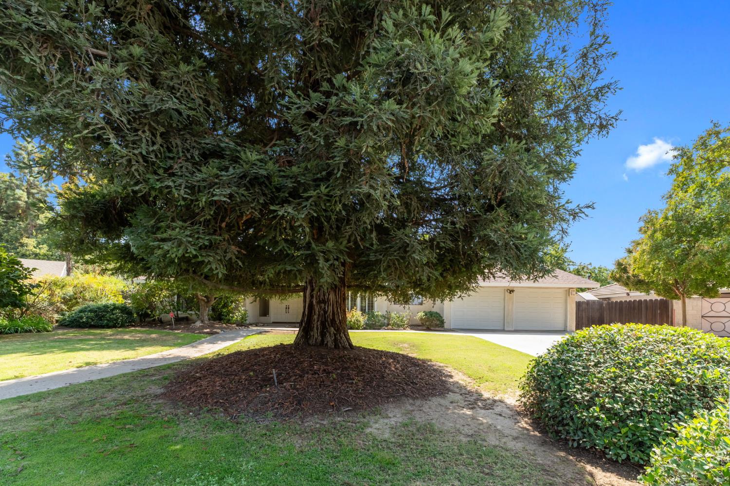2641 W Paul Ave, Fresno, CA 93711