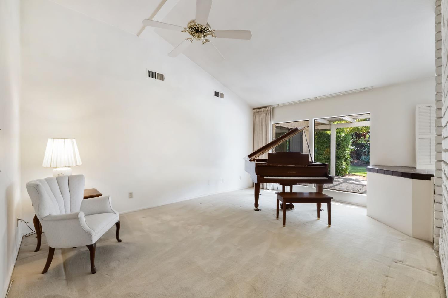 2641 W Paul Ave, Fresno, CA 93711