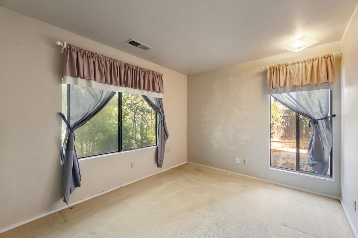 2641 W Paul Ave, Fresno, CA 93711