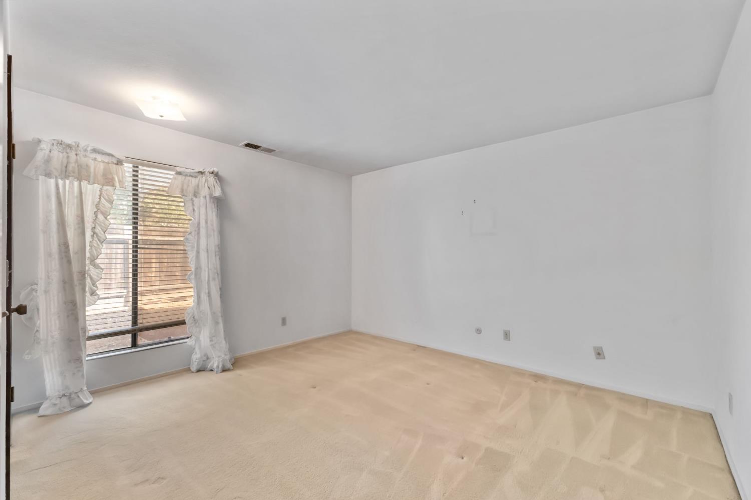 2641 W Paul Ave, Fresno, CA 93711