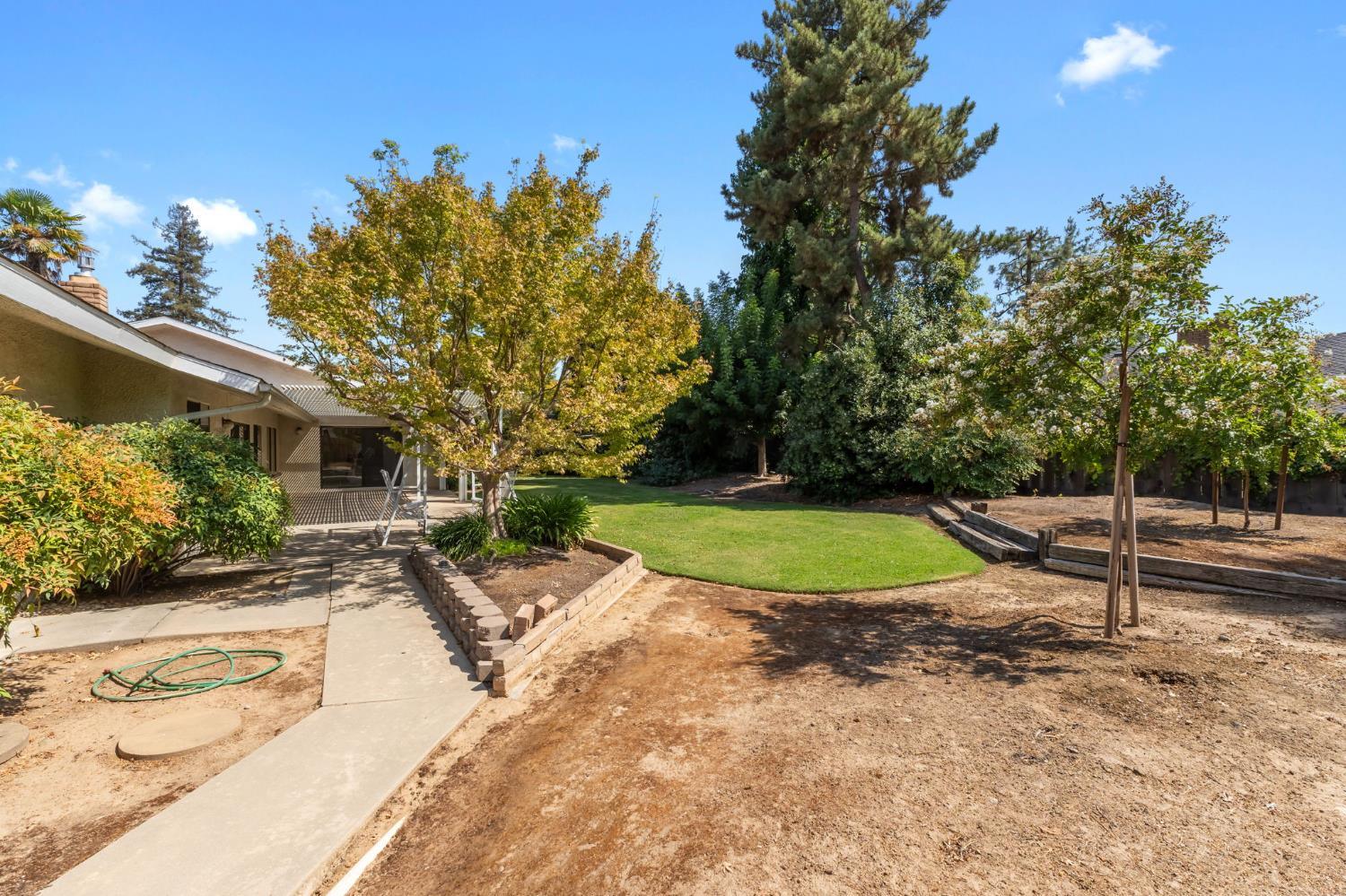 2641 W Paul Ave, Fresno, CA 93711