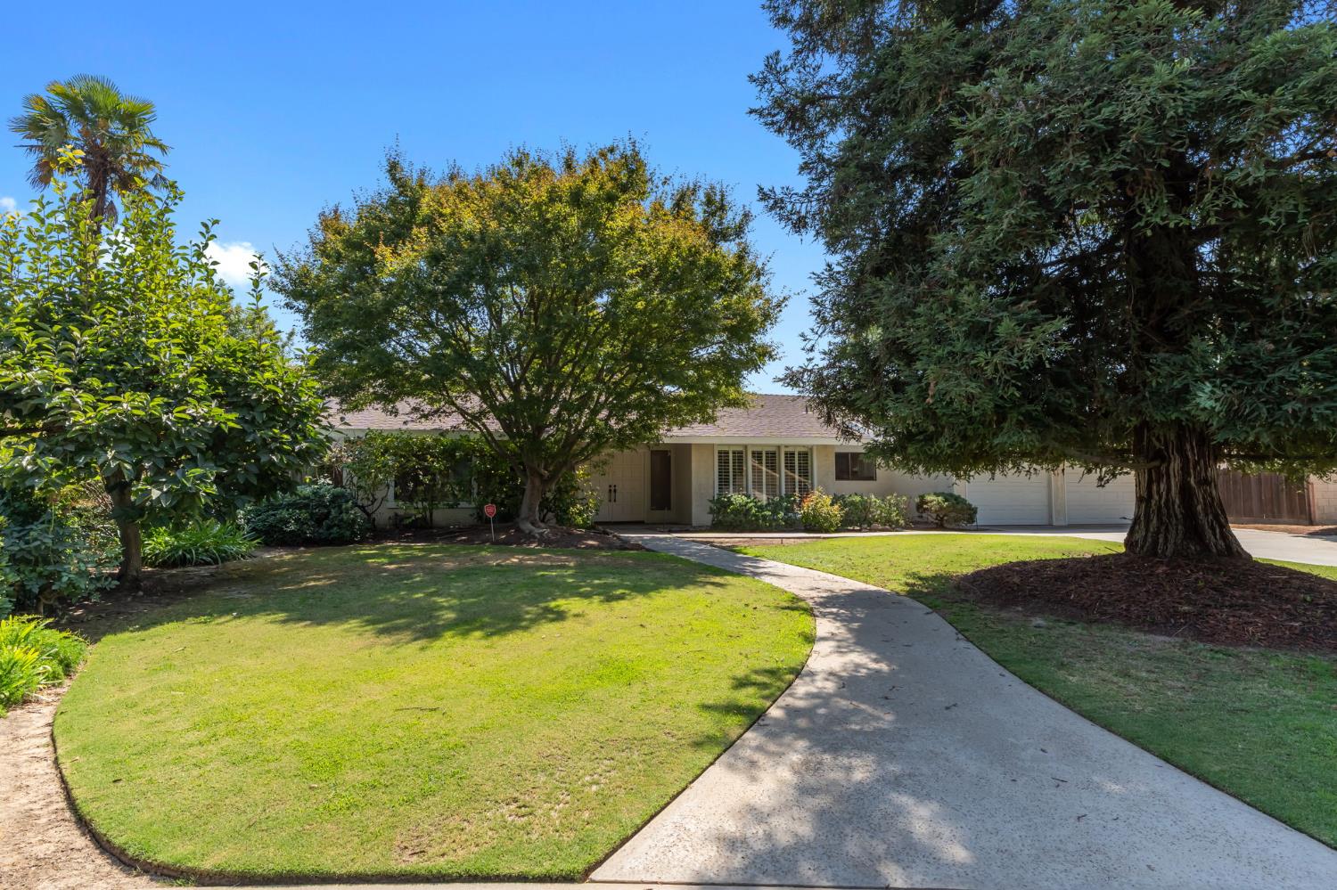 2641 W Paul Ave, Fresno, CA 93711