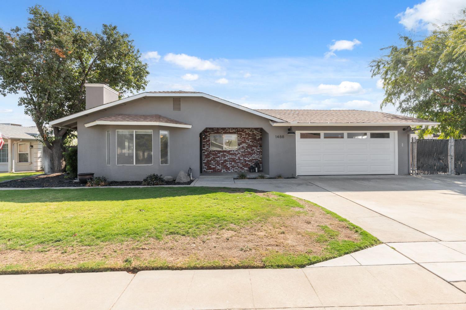 1488 Ashcroft Ave, Clovis, CA 93611
