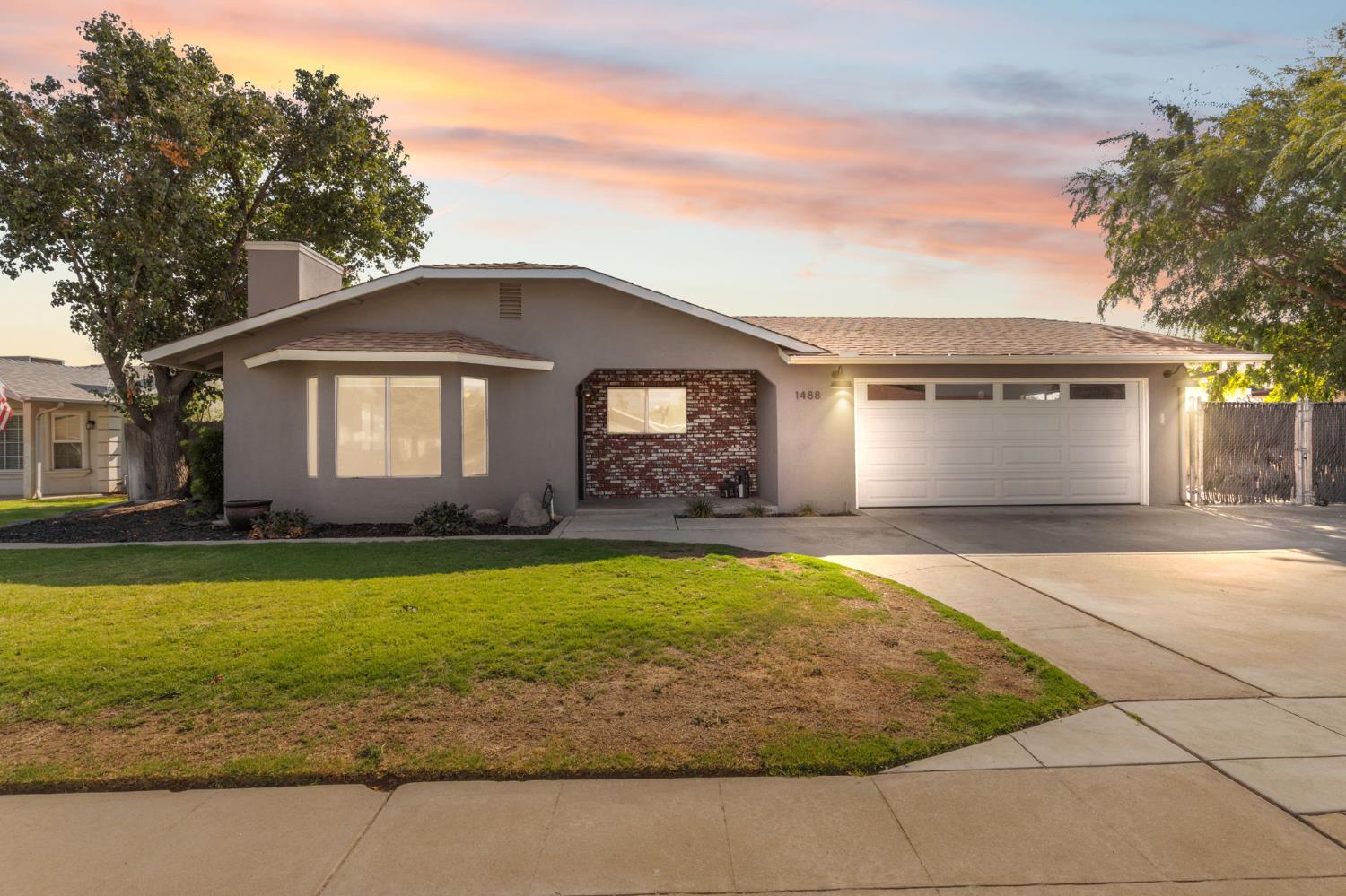 1488 Ashcroft Ave, Clovis, CA 93611