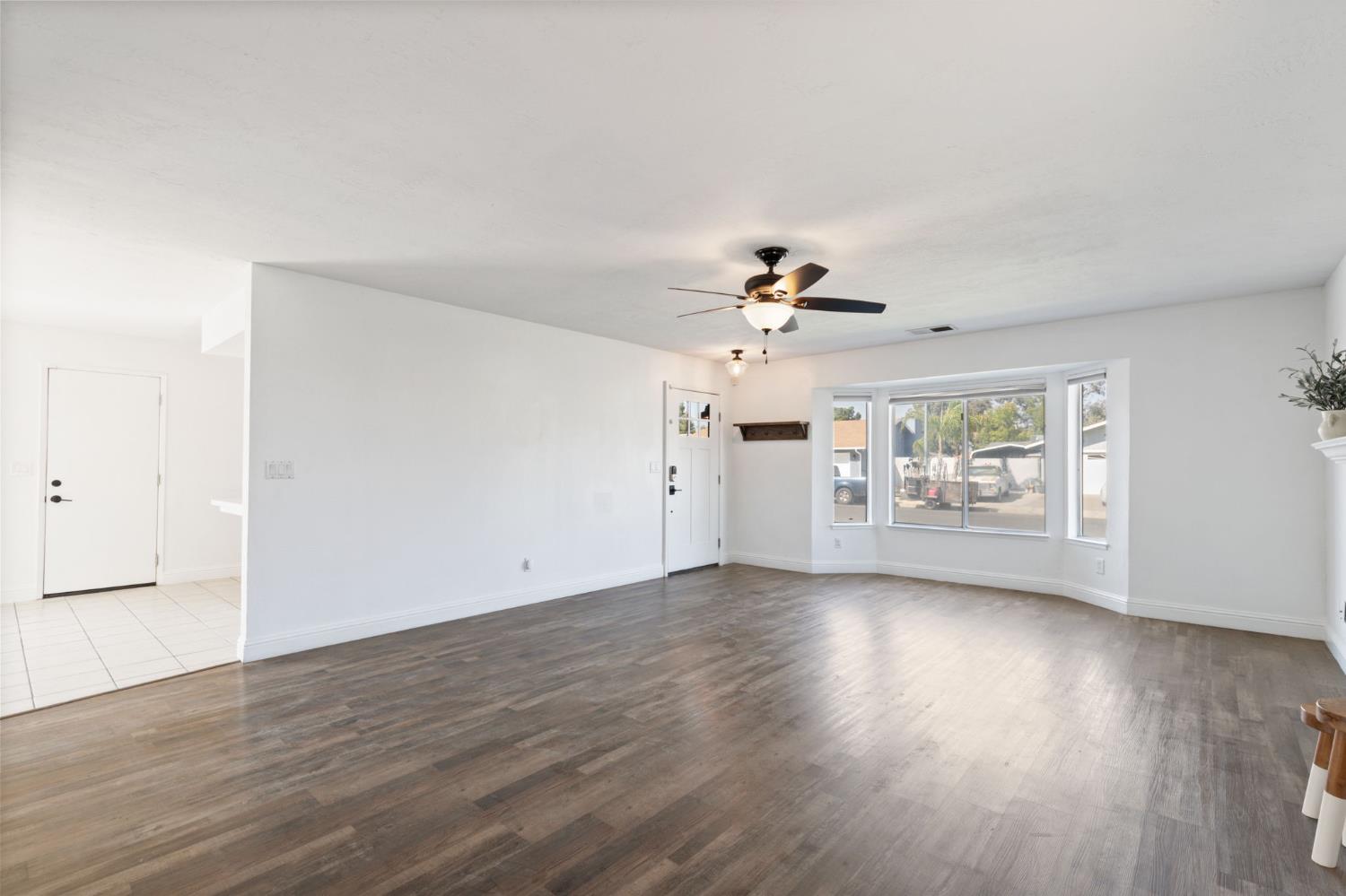 1488 Ashcroft Ave, Clovis, CA 93611