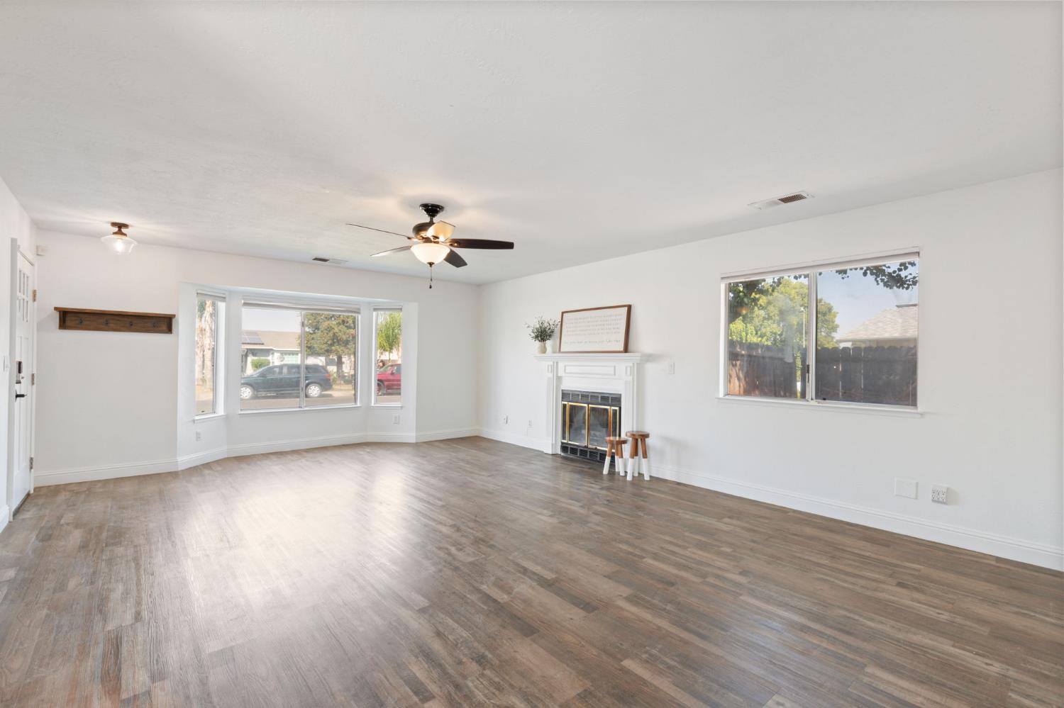 1488 Ashcroft Ave, Clovis, CA 93611