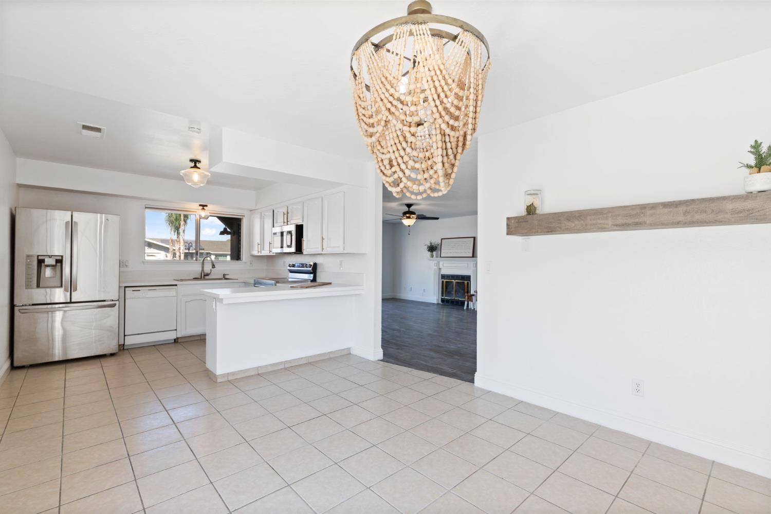 1488 Ashcroft Ave, Clovis, CA 93611