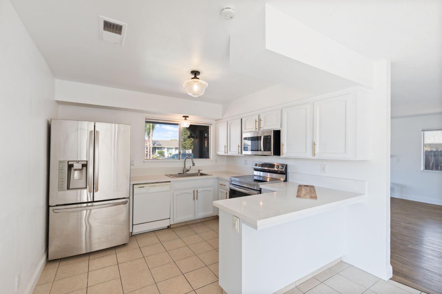 1488 Ashcroft Ave, Clovis, CA 93611