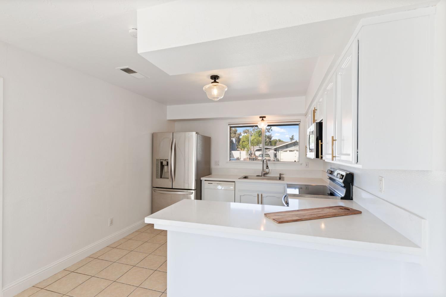 1488 Ashcroft Ave, Clovis, CA 93611