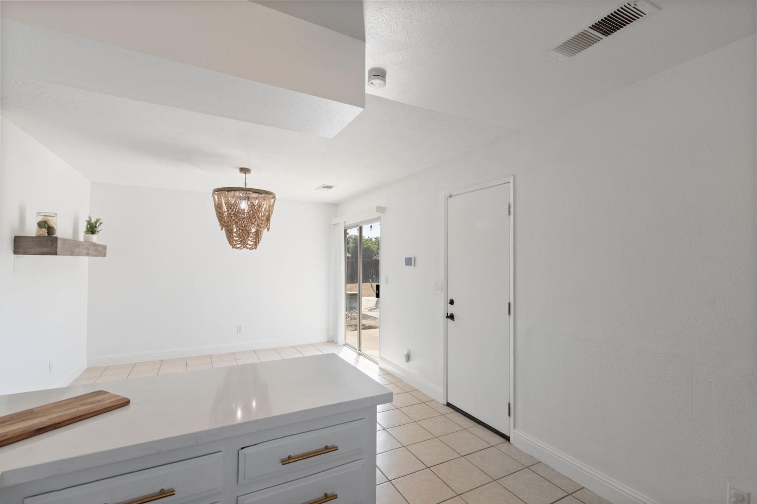 1488 Ashcroft Ave, Clovis, CA 93611