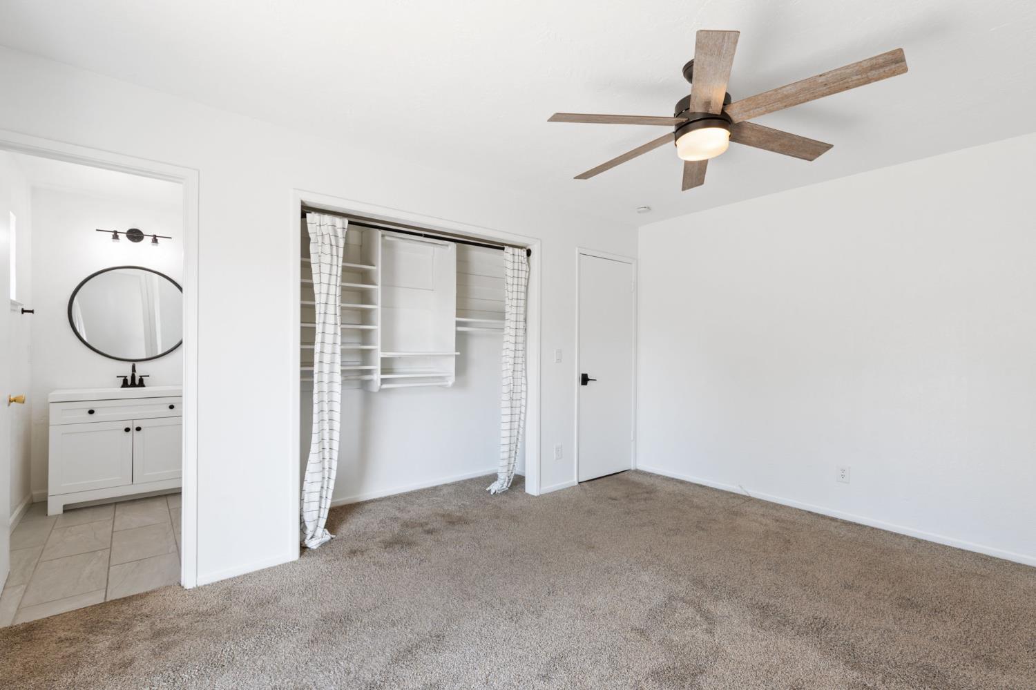 1488 Ashcroft Ave, Clovis, CA 93611
