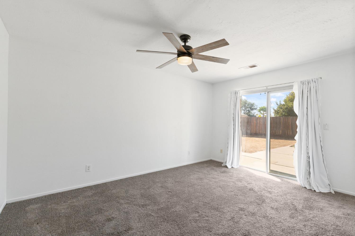 1488 Ashcroft Ave, Clovis, CA 93611
