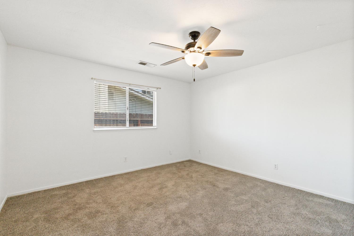 1488 Ashcroft Ave, Clovis, CA 93611