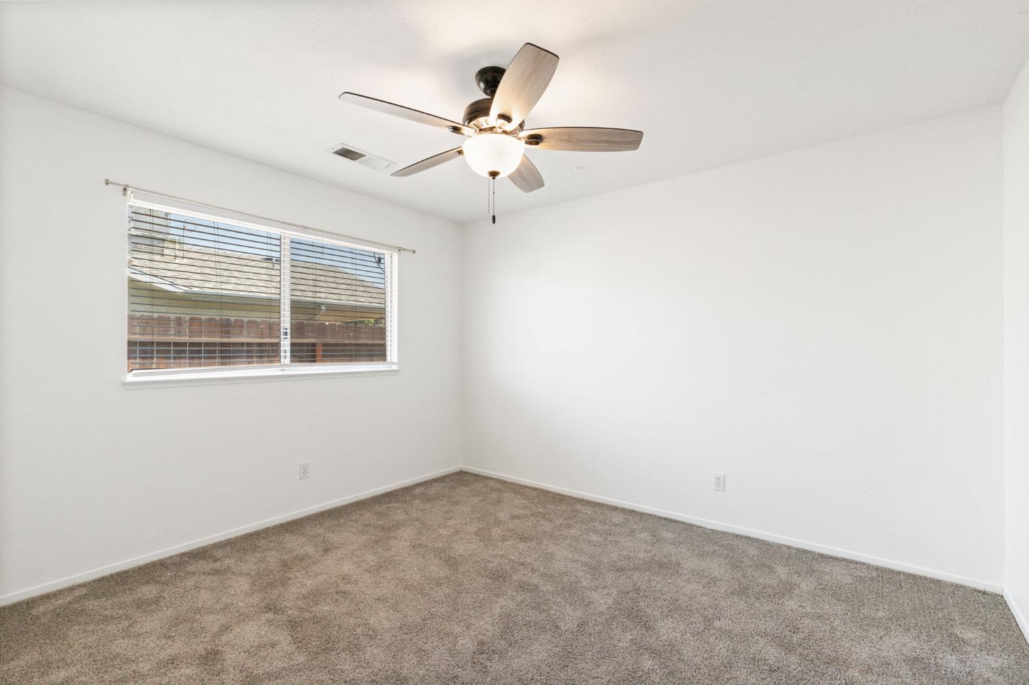 1488 Ashcroft Ave, Clovis, CA 93611
