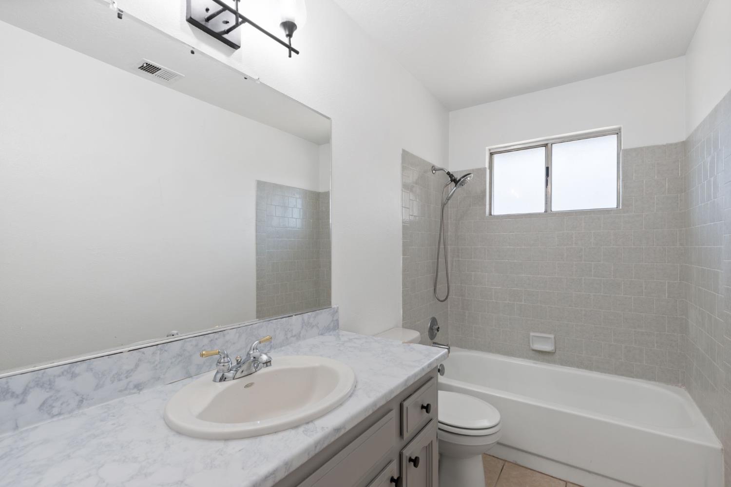 1488 Ashcroft Ave, Clovis, CA 93611