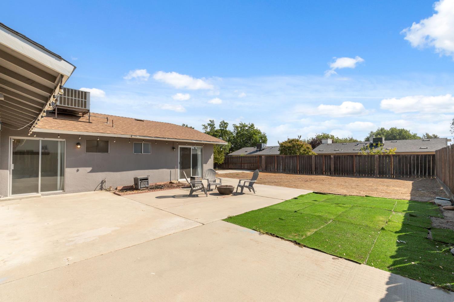 1488 Ashcroft Ave, Clovis, CA 93611