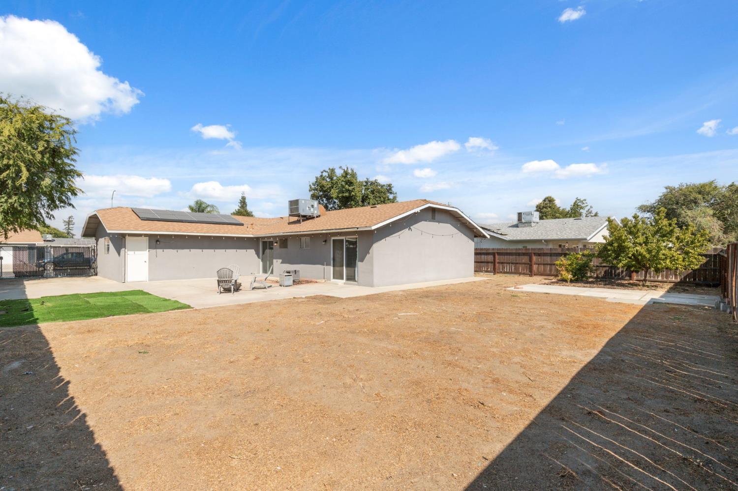 1488 Ashcroft Ave, Clovis, CA 93611
