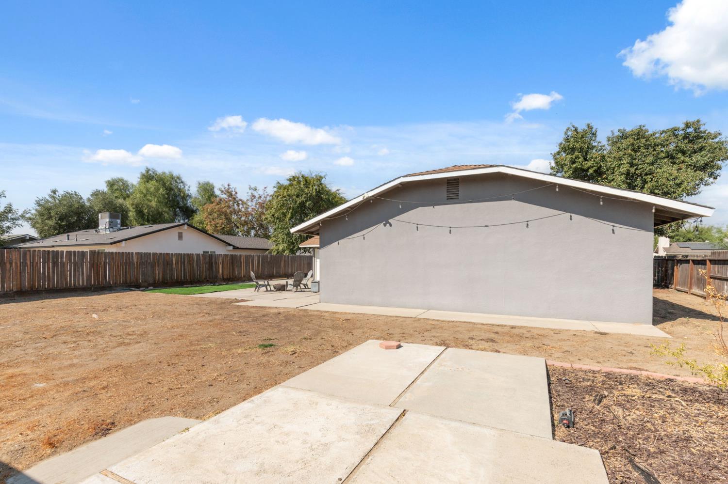 1488 Ashcroft Ave, Clovis, CA 93611