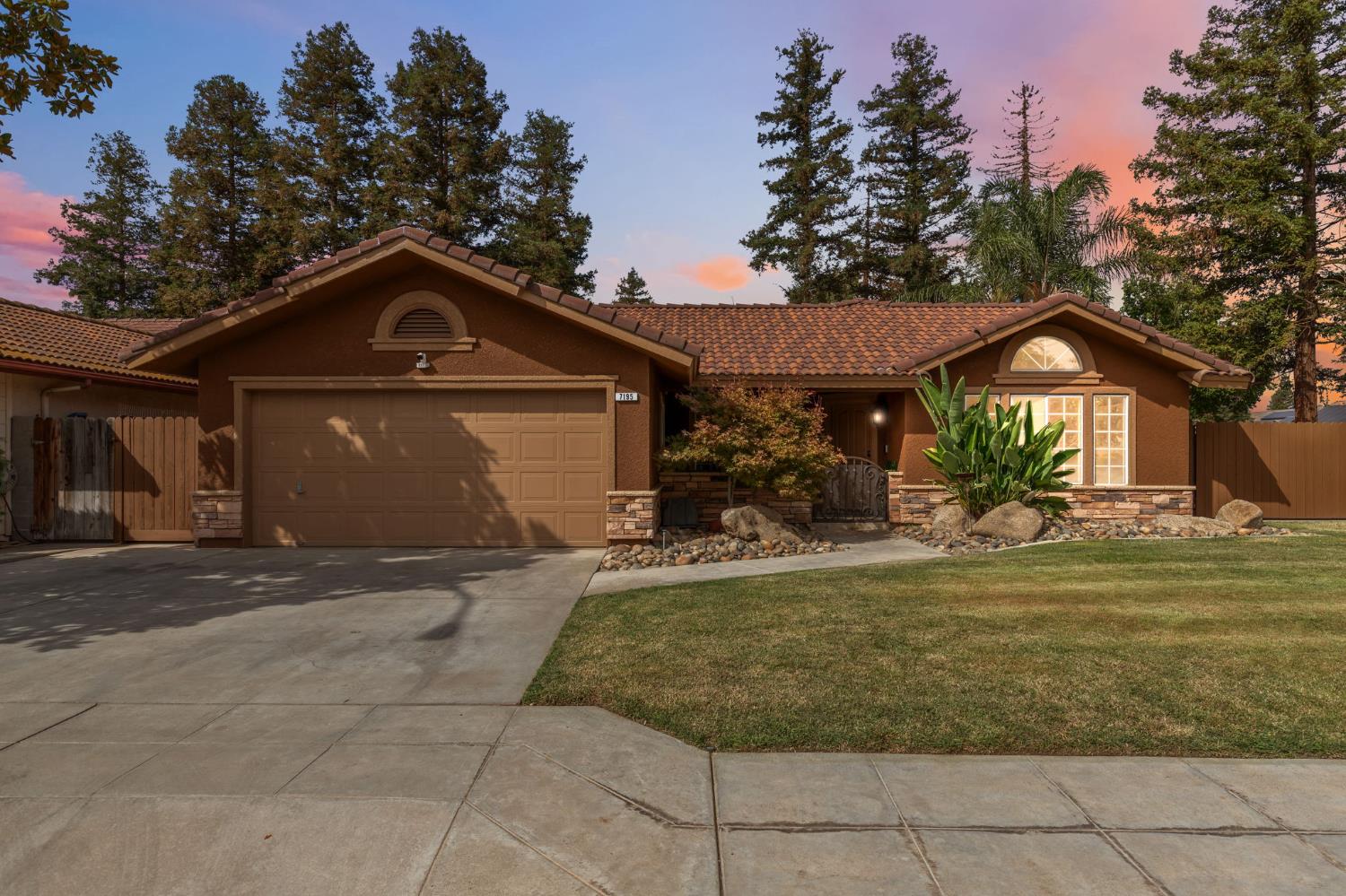 7195 N Carnegie Ave, Fresno, CA 93722