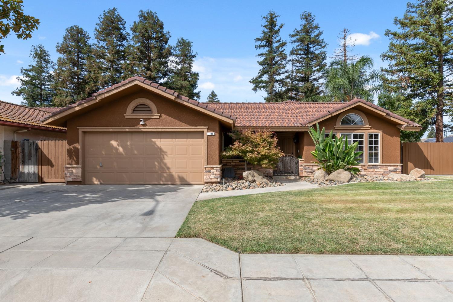 7195 N Carnegie Ave, Fresno, CA 93722