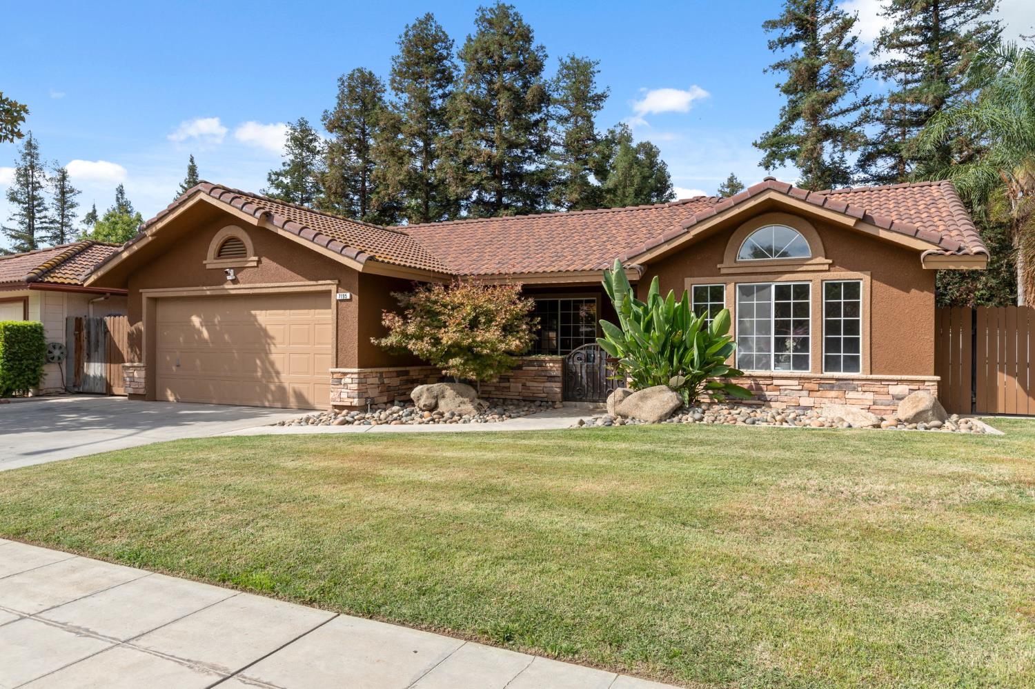 7195 N Carnegie Ave, Fresno, CA 93722