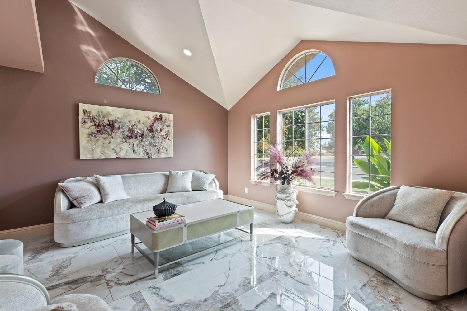 7195 N Carnegie Ave, Fresno, CA 93722
