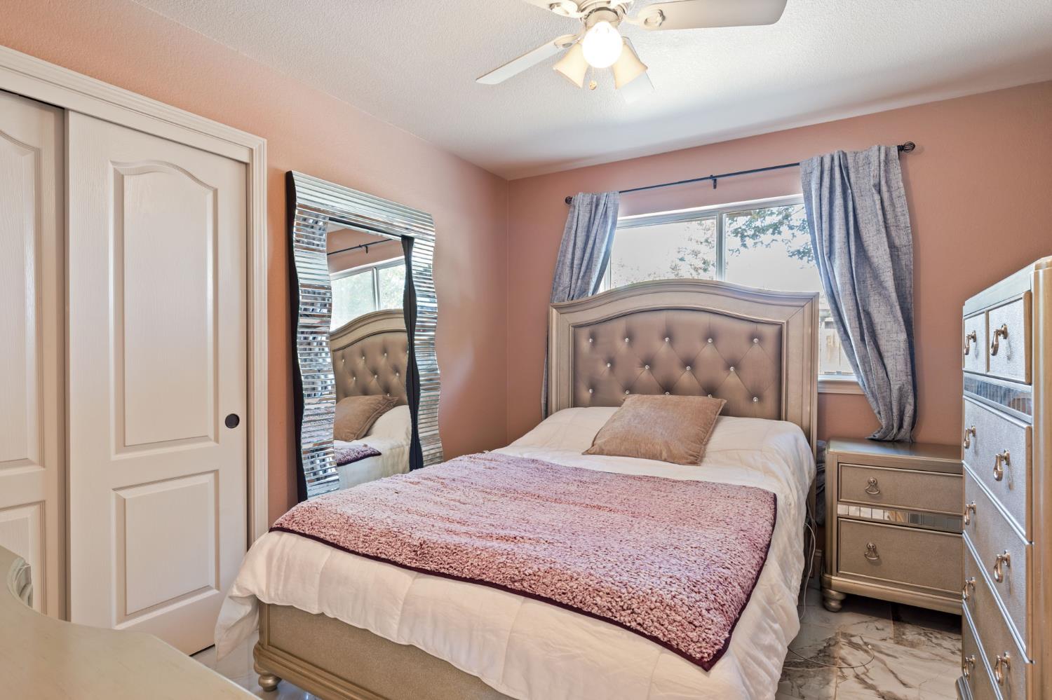 7195 N Carnegie Ave, Fresno, CA 93722