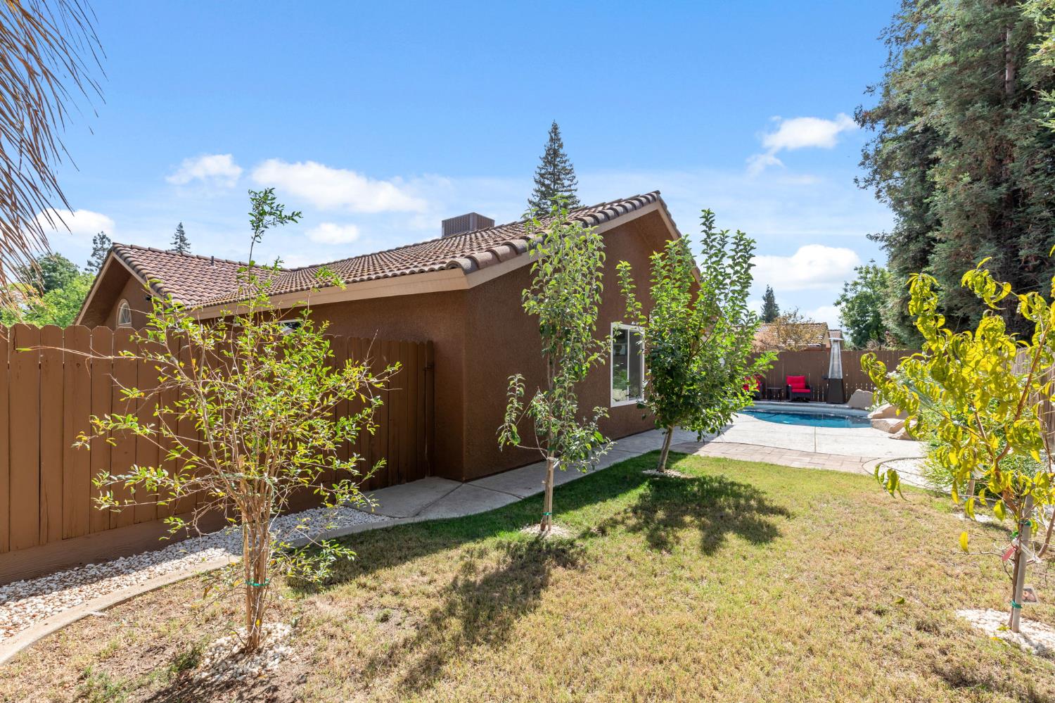 7195 N Carnegie Ave, Fresno, CA 93722