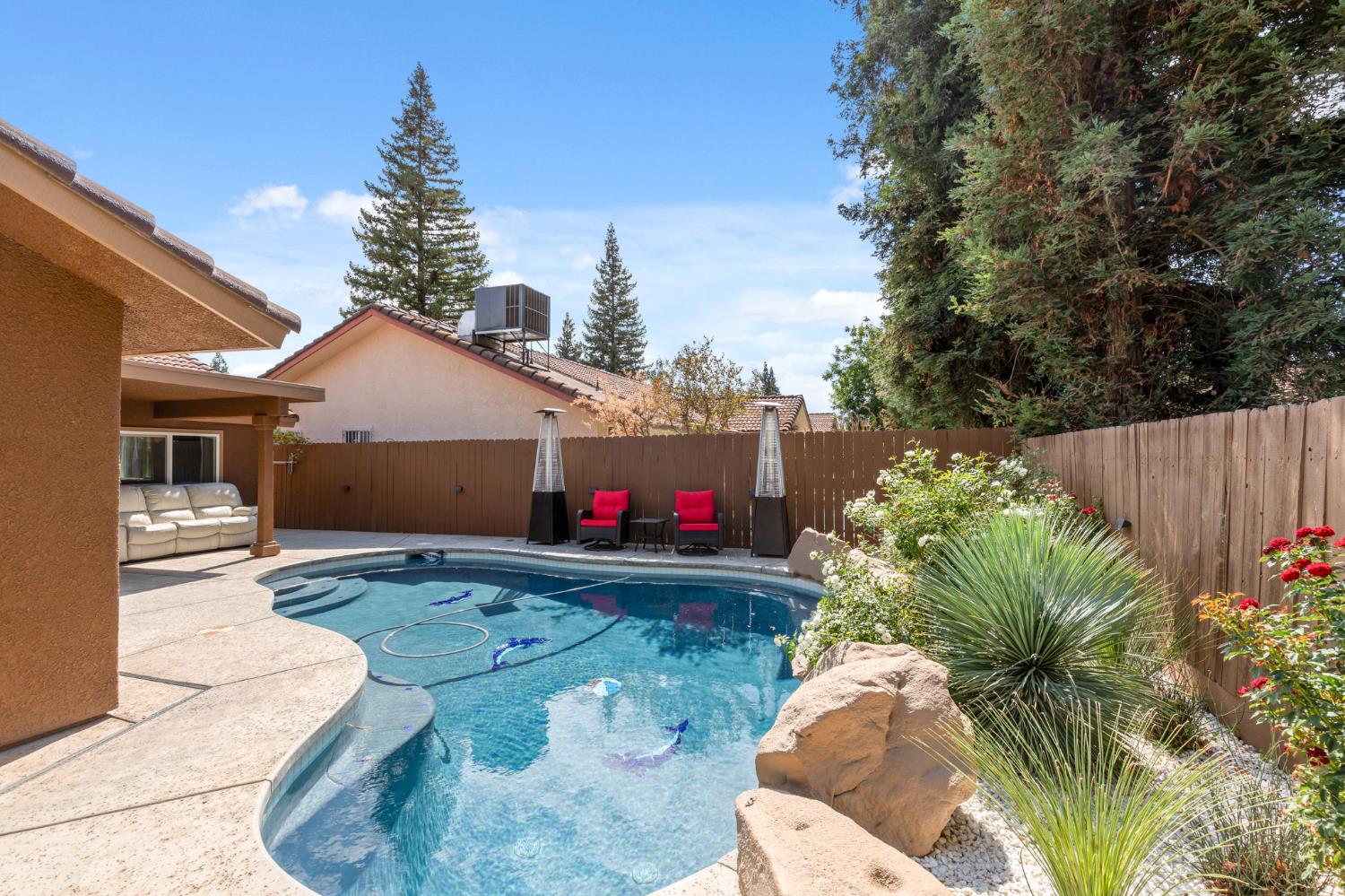 7195 N Carnegie Ave, Fresno, CA 93722