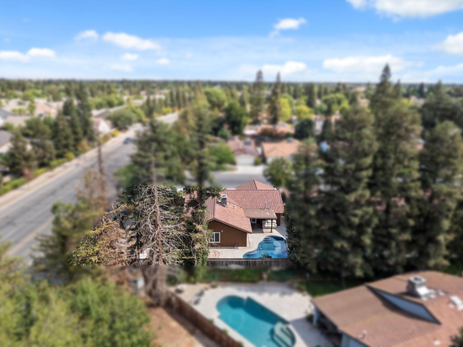 7195 N Carnegie Ave, Fresno, CA 93722