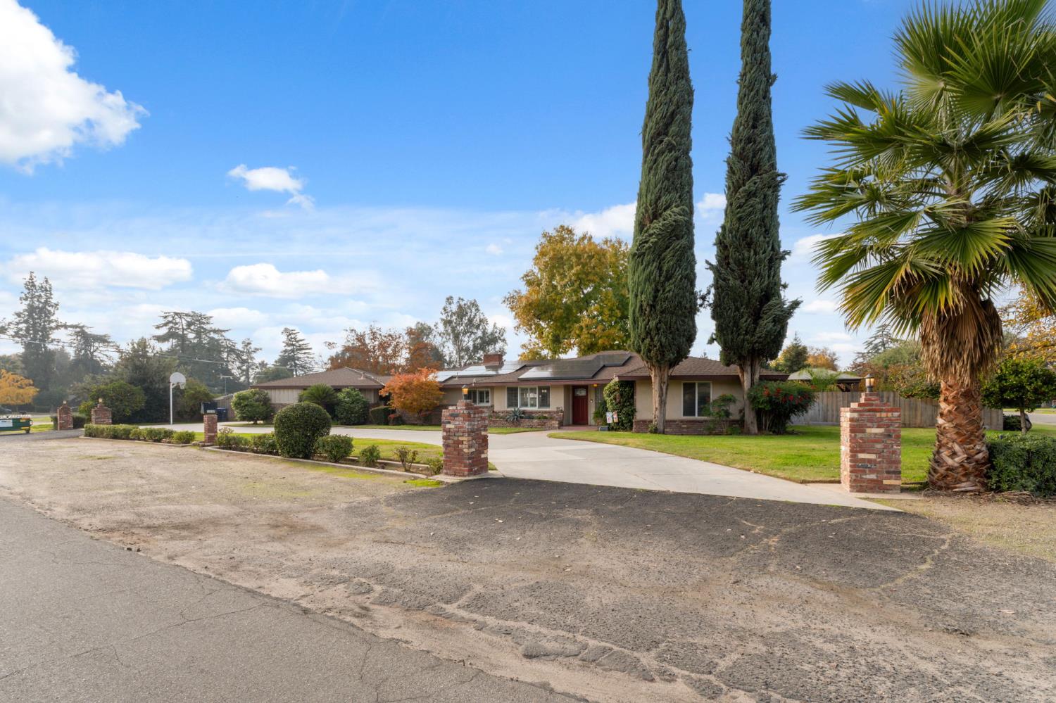 1112 S Sunnyside Ave, Fresno, CA 93727