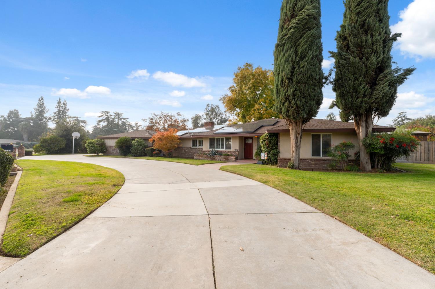 1112 S Sunnyside Ave, Fresno, CA 93727