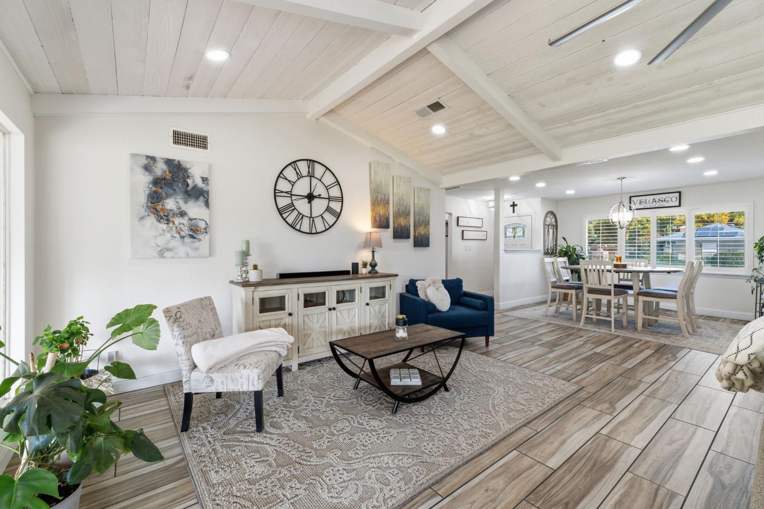 1112 S Sunnyside Ave, Fresno, CA 93727