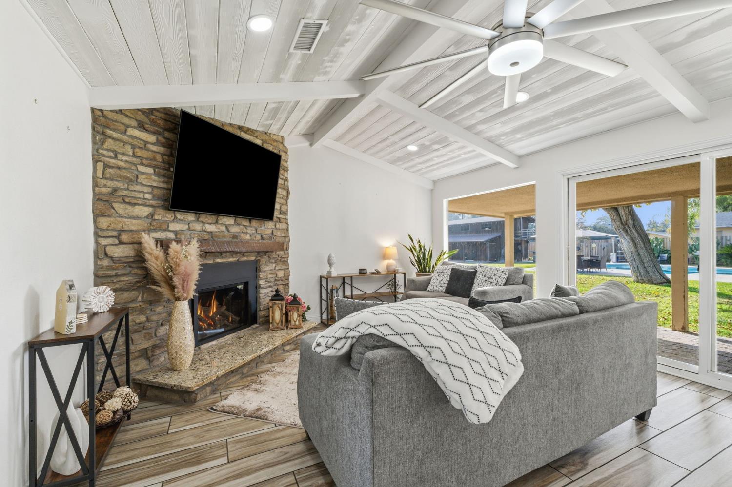 1112 S Sunnyside Ave, Fresno, CA 93727