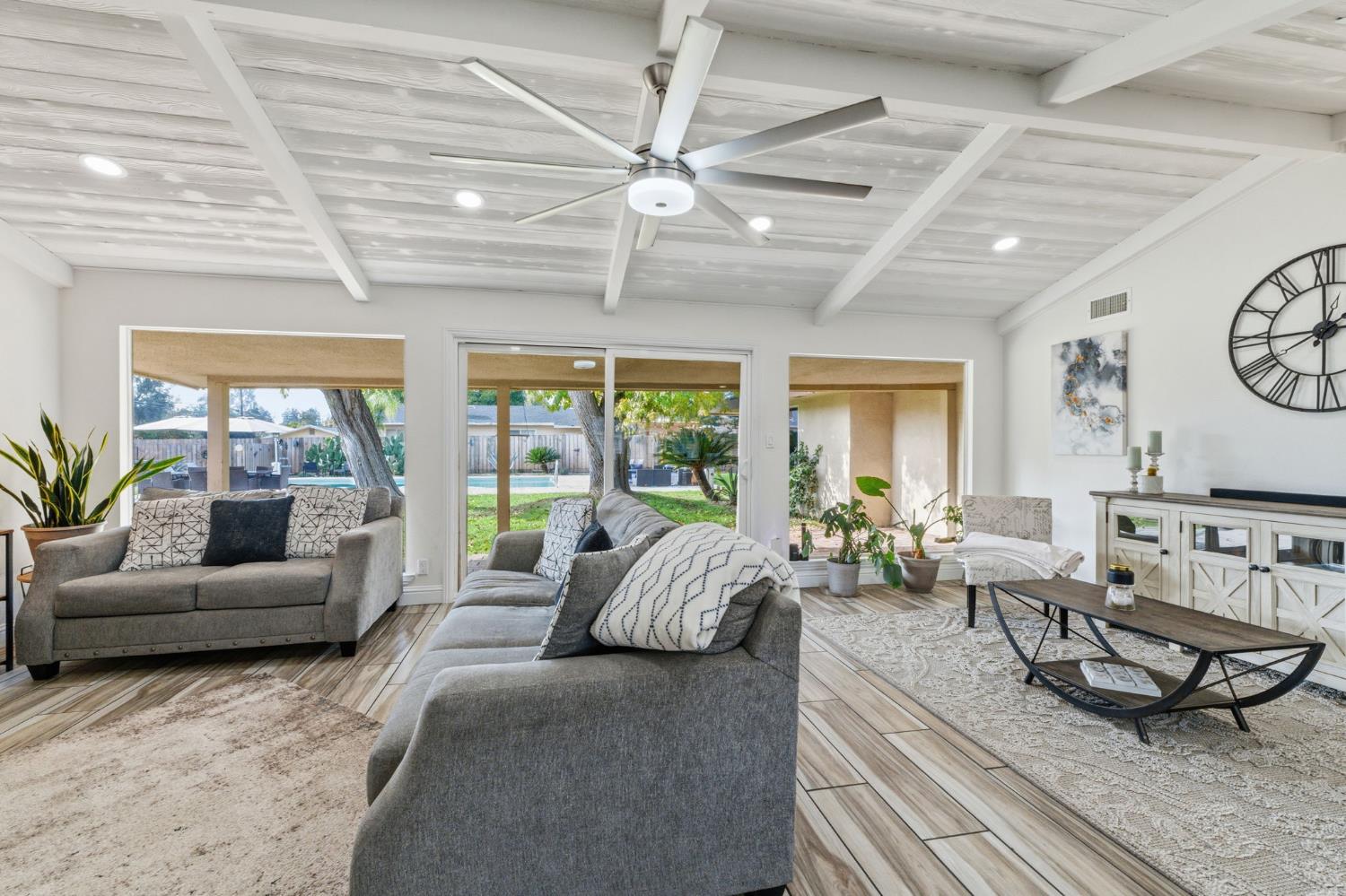 1112 S Sunnyside Ave, Fresno, CA 93727