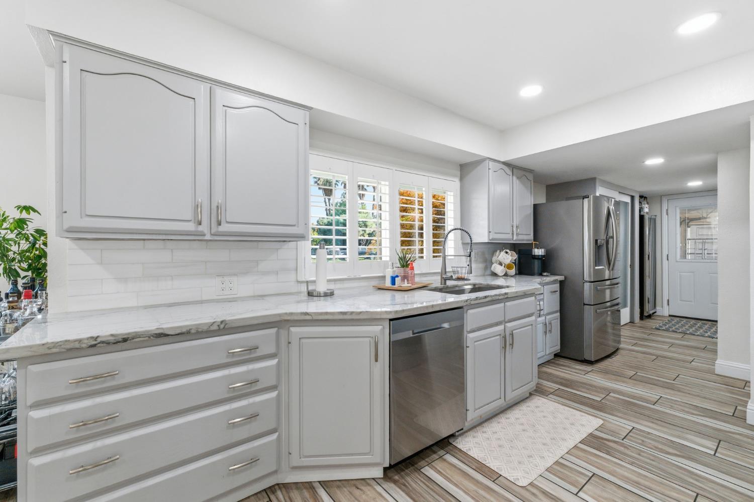 1112 S Sunnyside Ave, Fresno, CA 93727