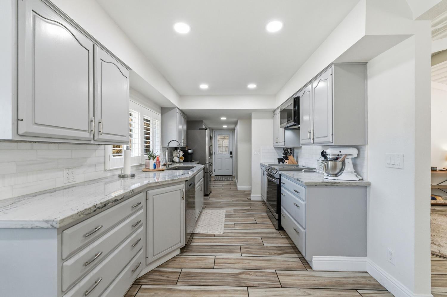 1112 S Sunnyside Ave, Fresno, CA 93727