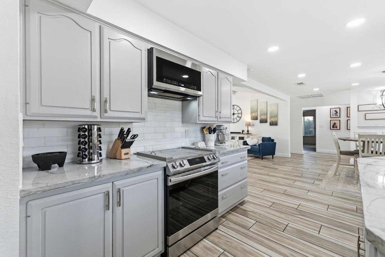 1112 S Sunnyside Ave, Fresno, CA 93727