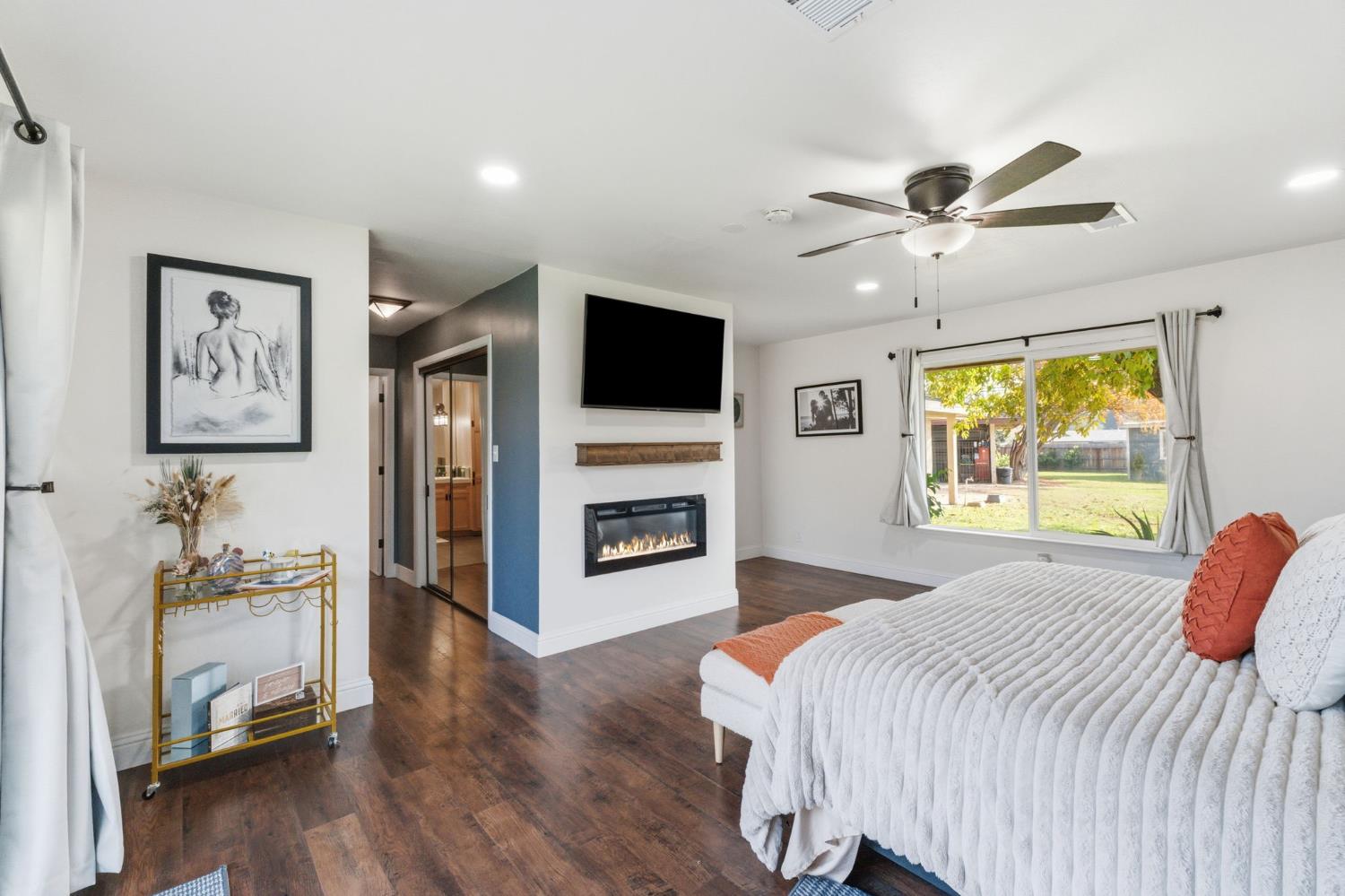 1112 S Sunnyside Ave, Fresno, CA 93727