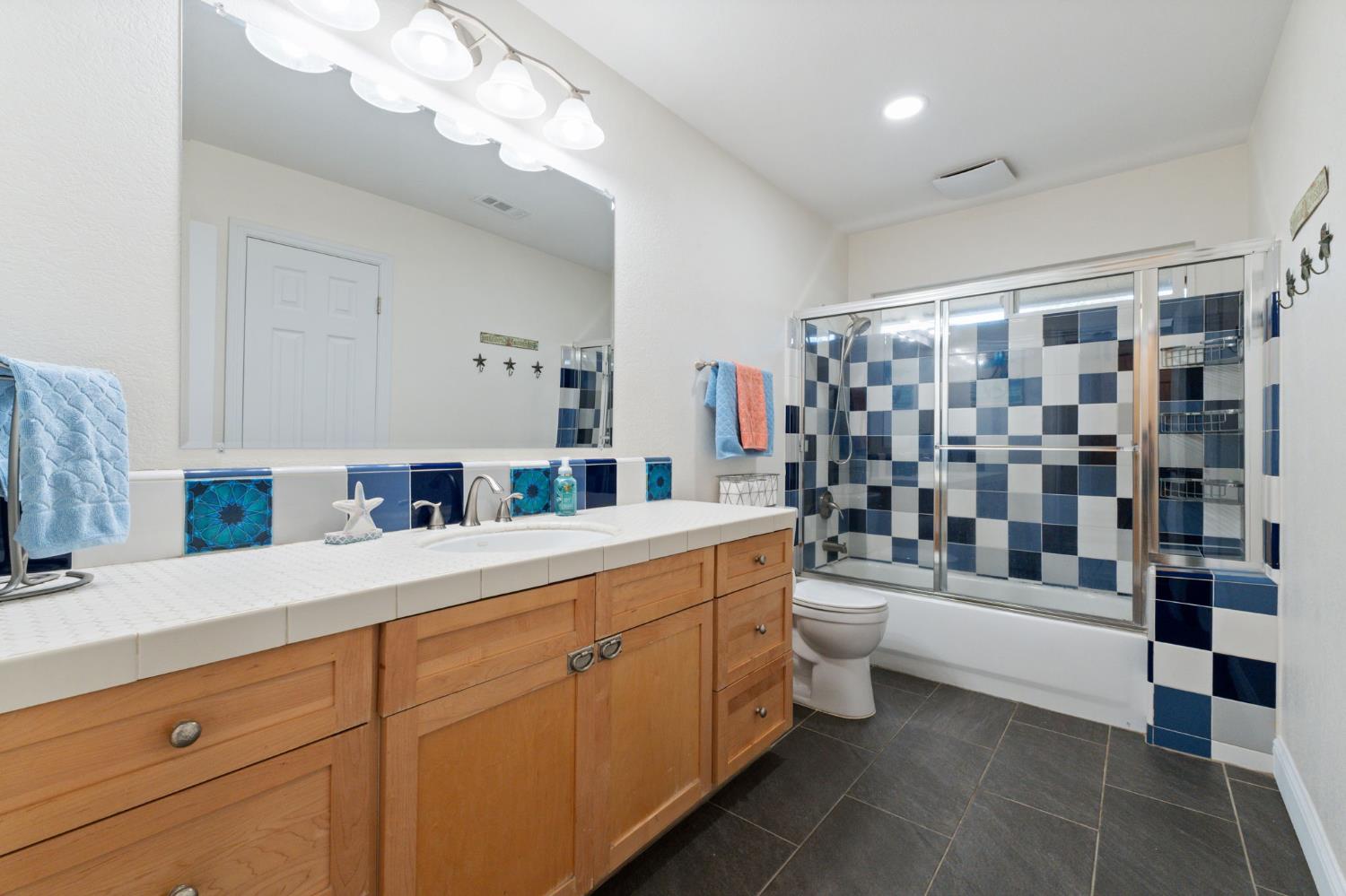 1112 S Sunnyside Ave, Fresno, CA 93727