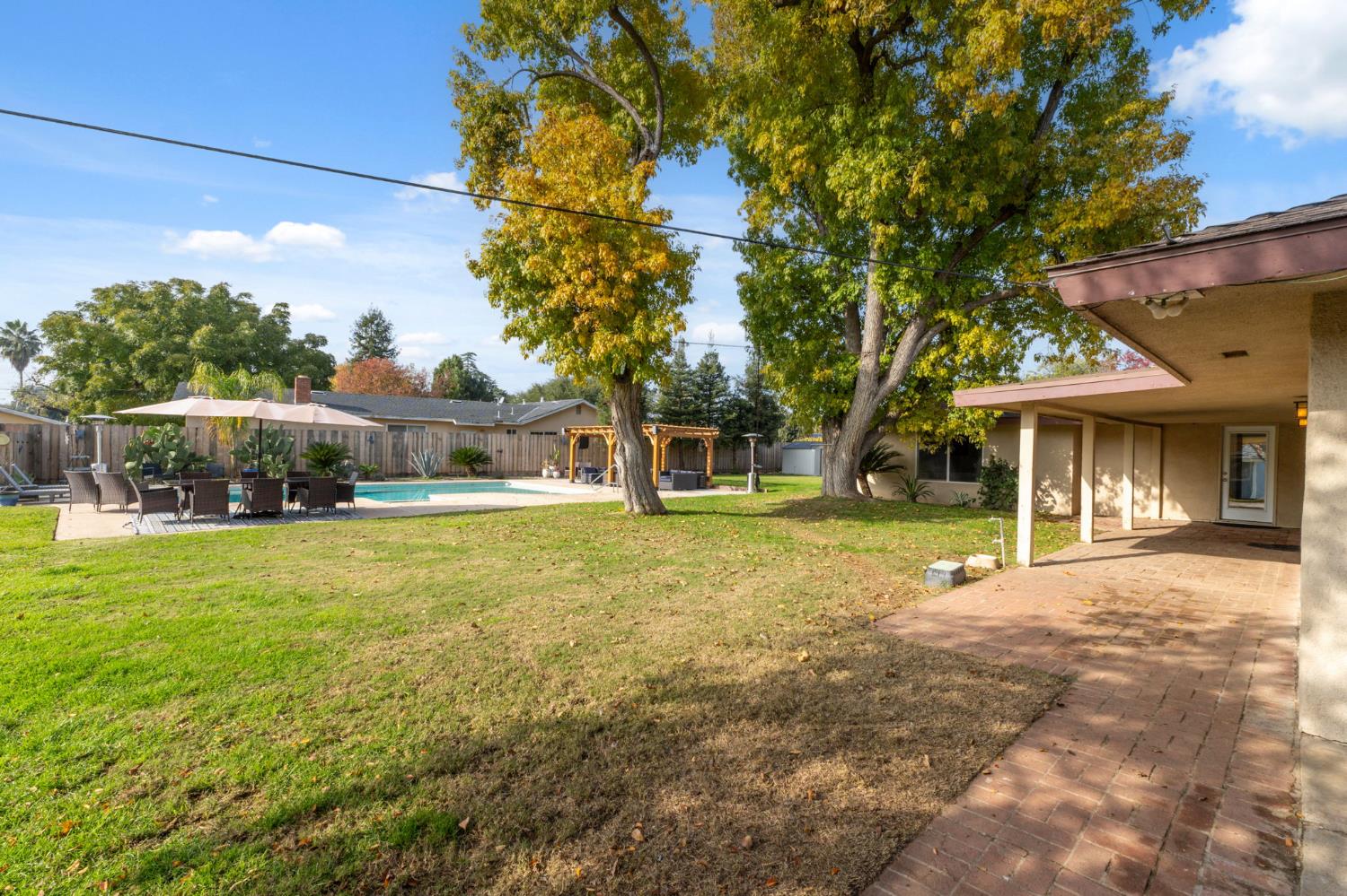 1112 S Sunnyside Ave, Fresno, CA 93727