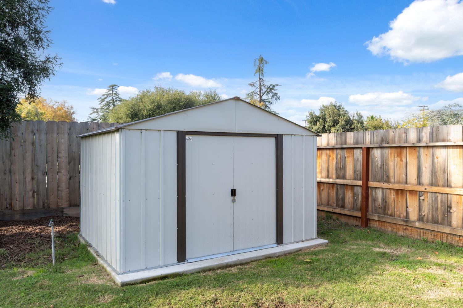 1112 S Sunnyside Ave, Fresno, CA 93727