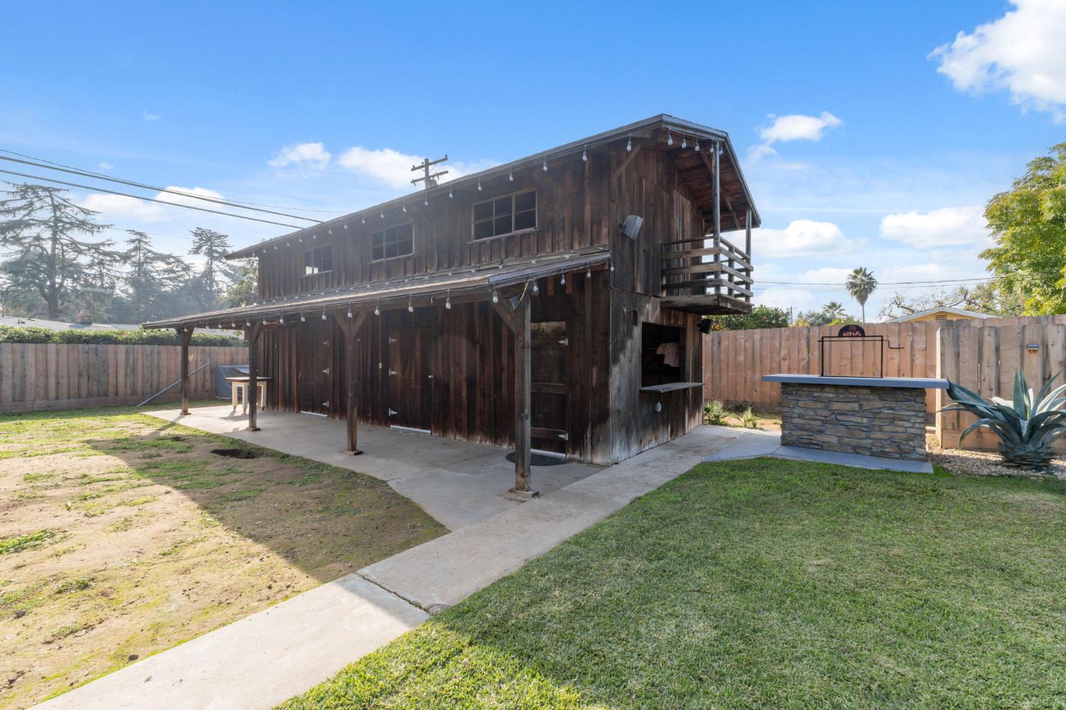 1112 S Sunnyside Ave, Fresno, CA 93727