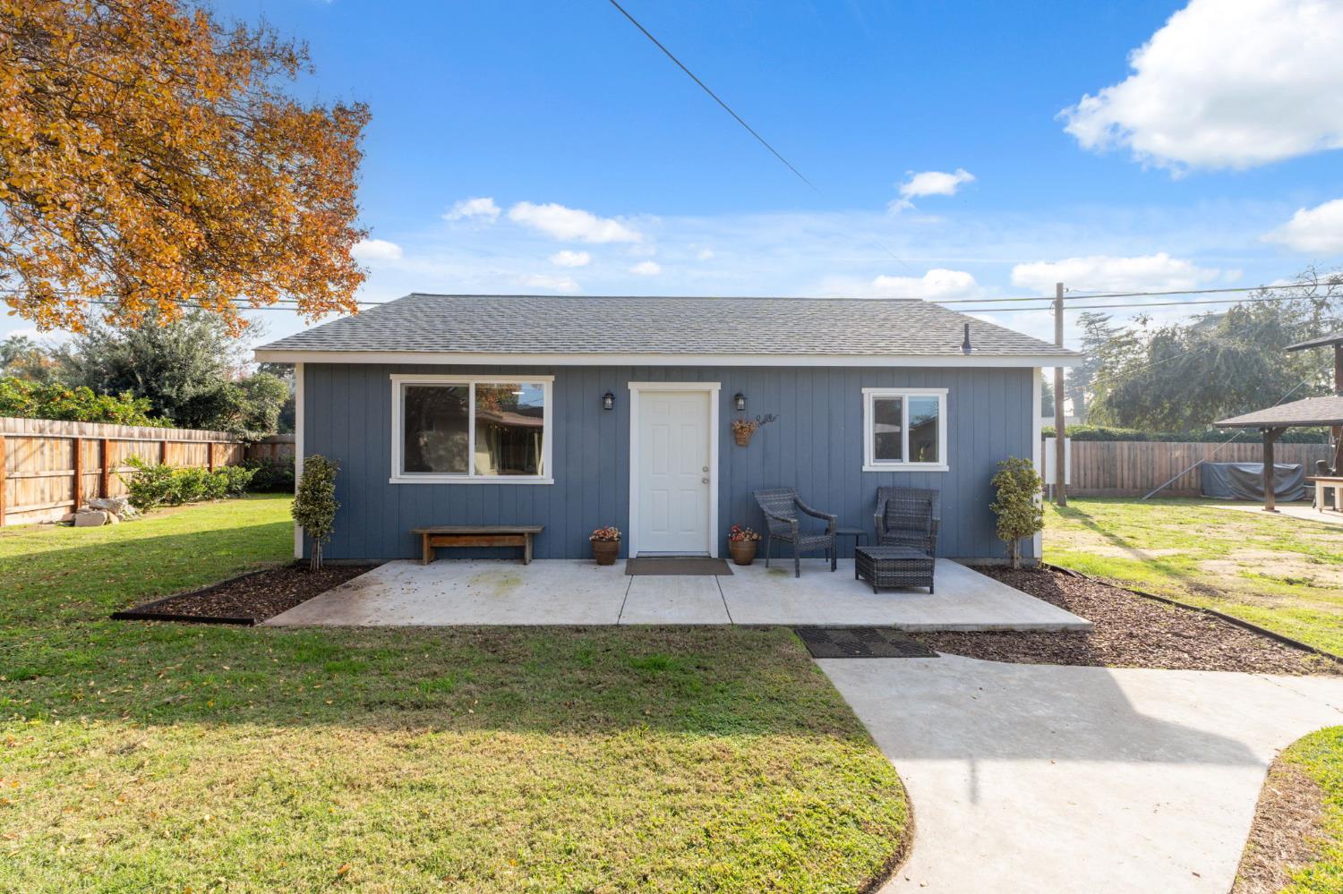 1112 S Sunnyside Ave, Fresno, CA 93727