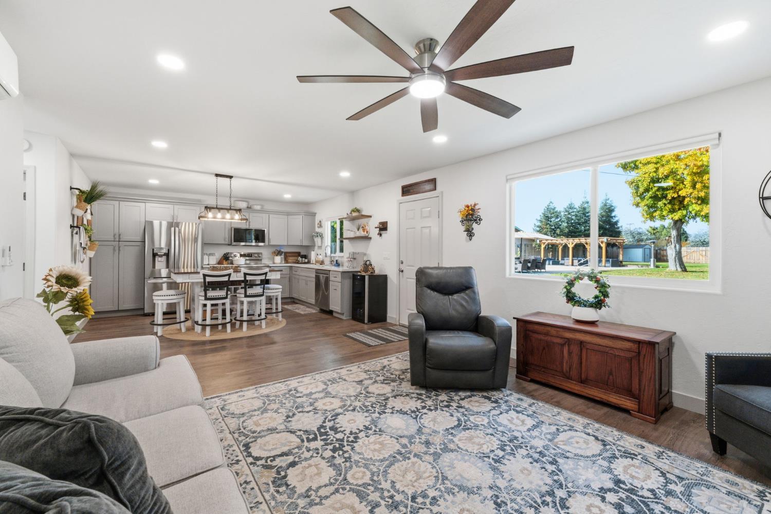 1112 S Sunnyside Ave, Fresno, CA 93727