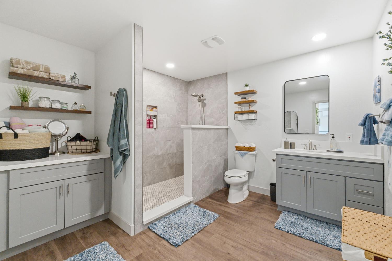 1112 S Sunnyside Ave, Fresno, CA 93727