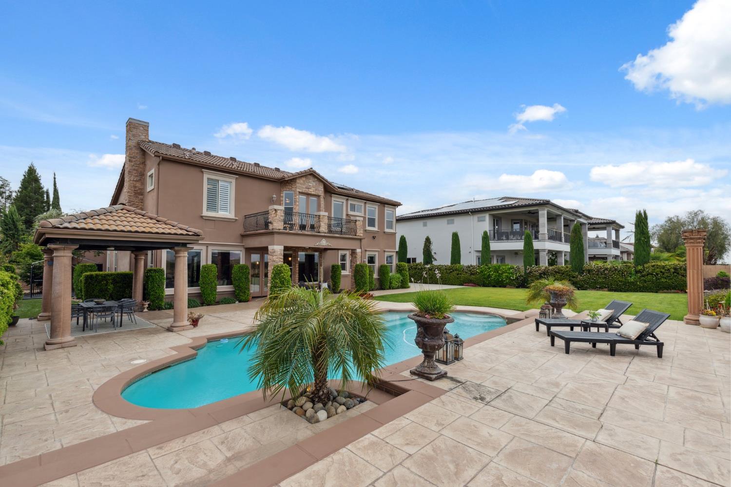 4918 W Bluff Ave, Fresno, CA 93722