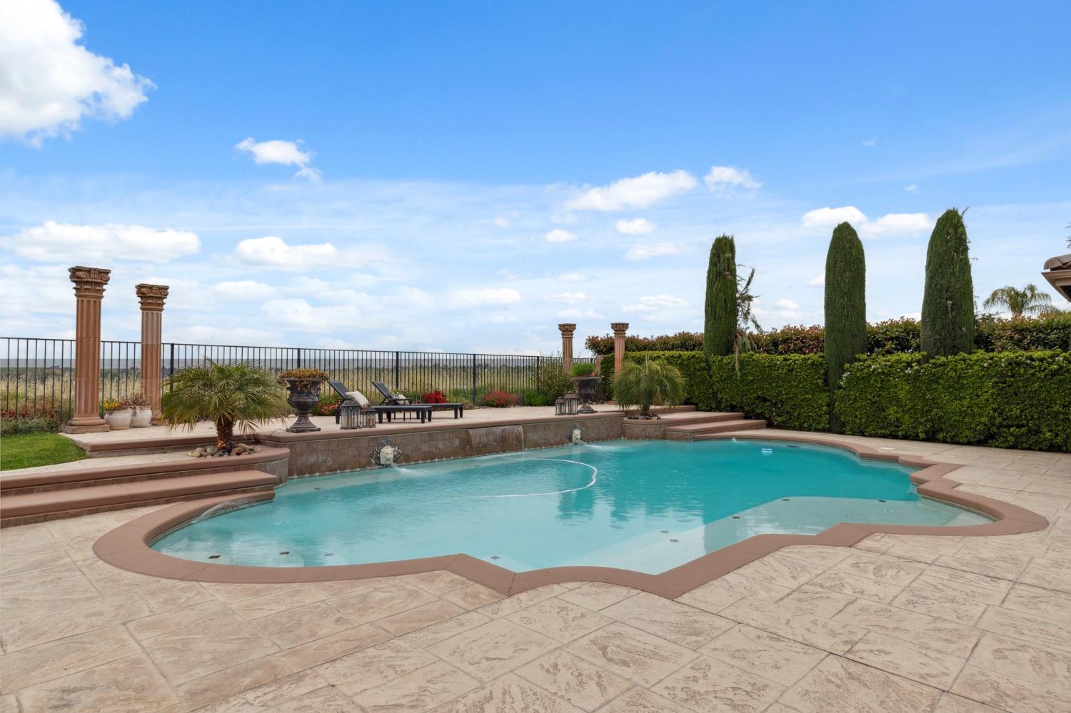 4918 W Bluff Ave, Fresno, CA 93722