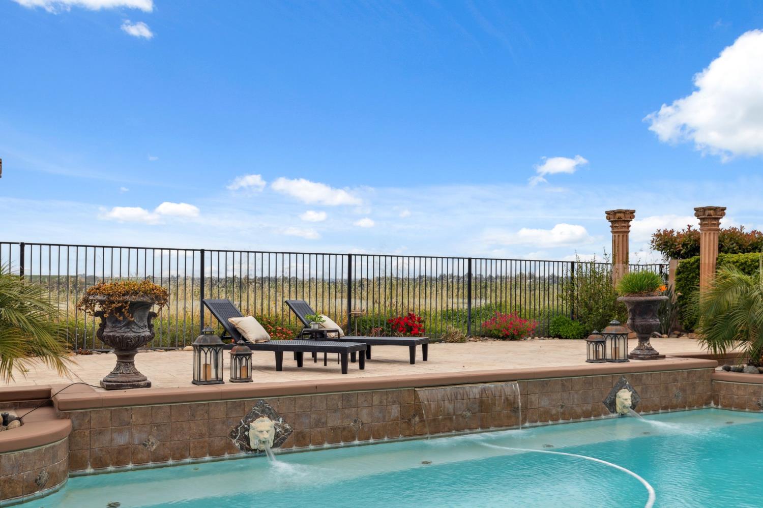 4918 W Bluff Ave, Fresno, CA 93722