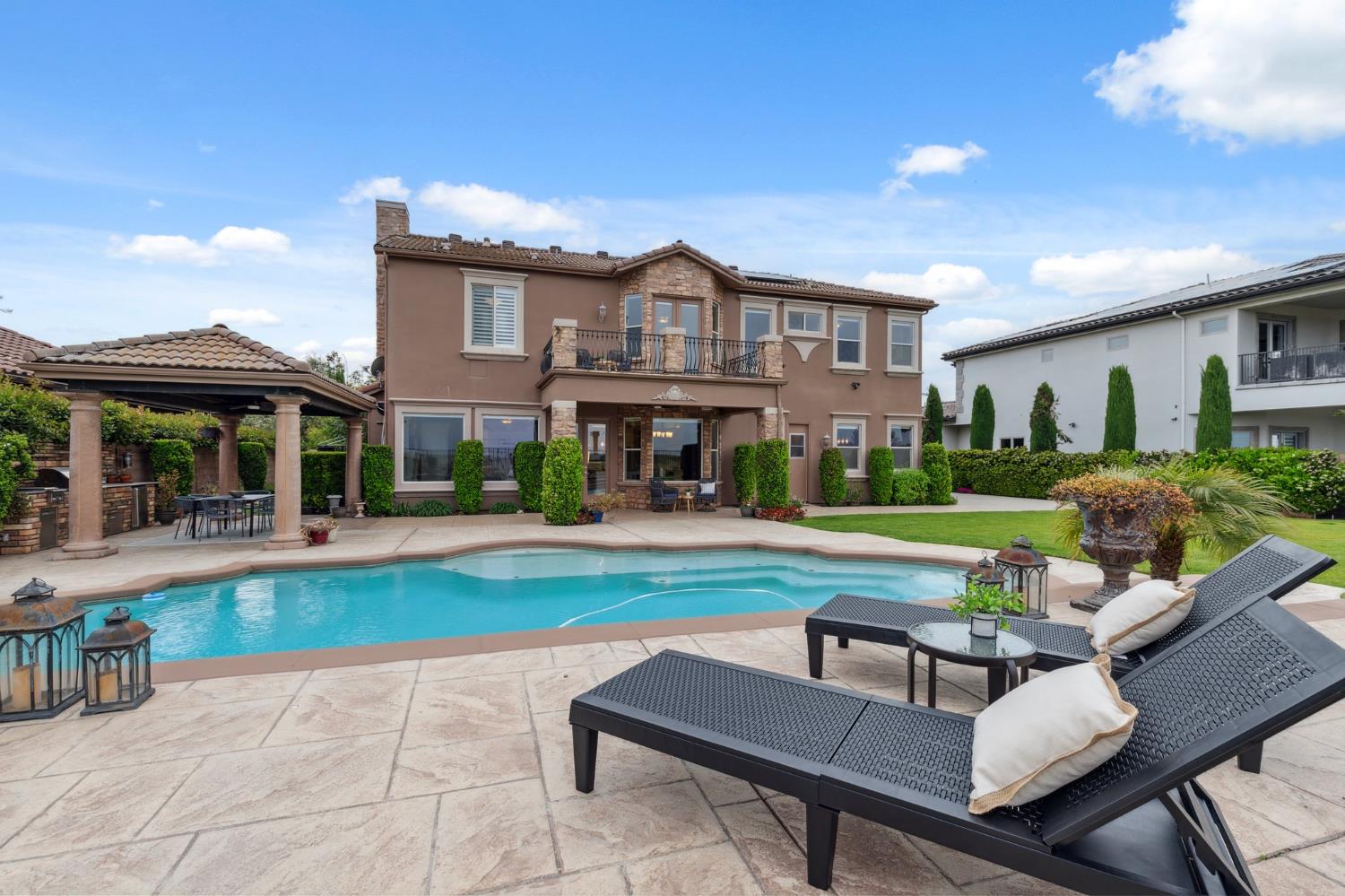 4918 W Bluff Ave, Fresno, CA 93722